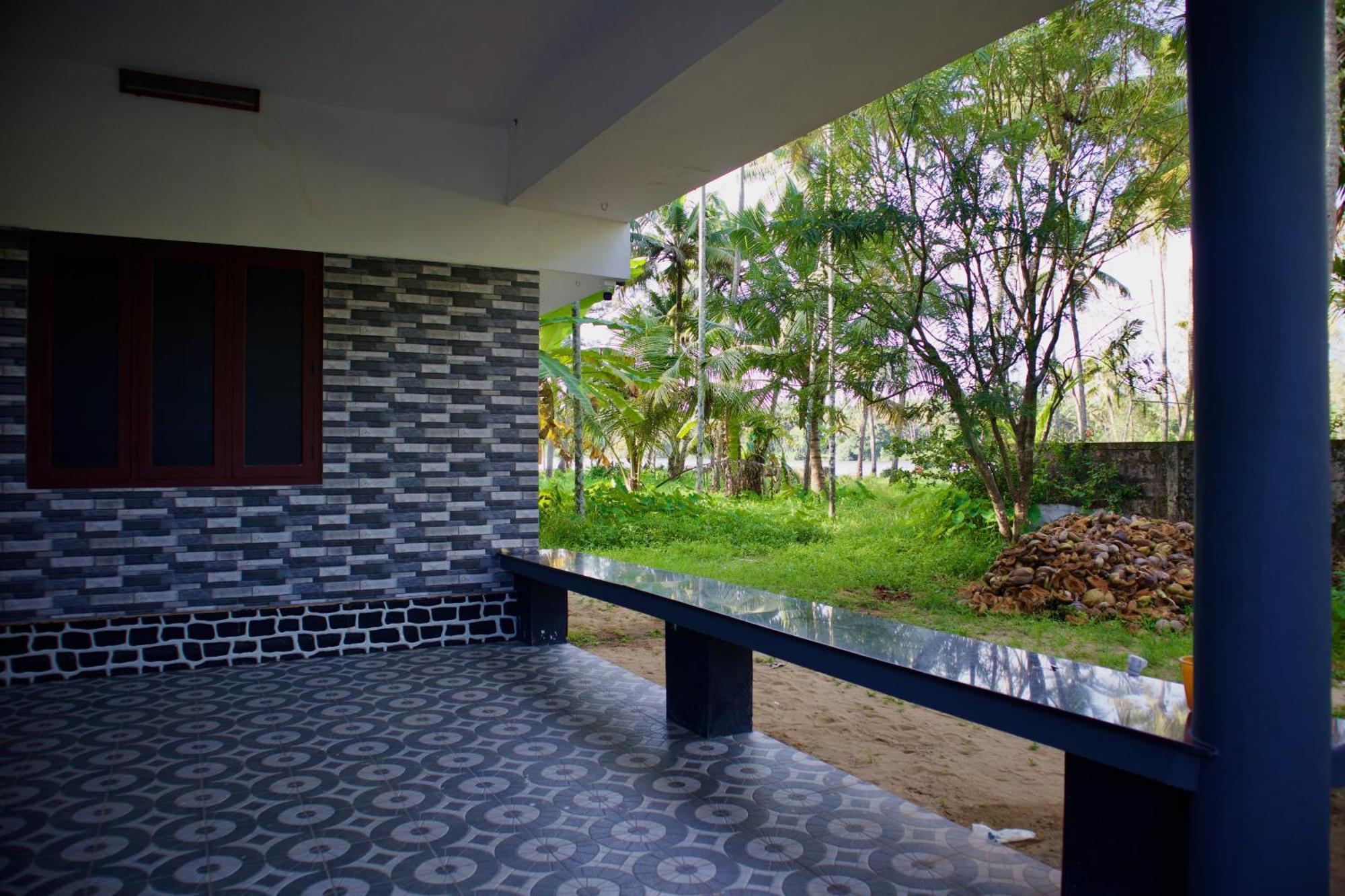 Ambili Riverfront Villa With Party Hall Irimbranallur ภายนอก รูปภาพ