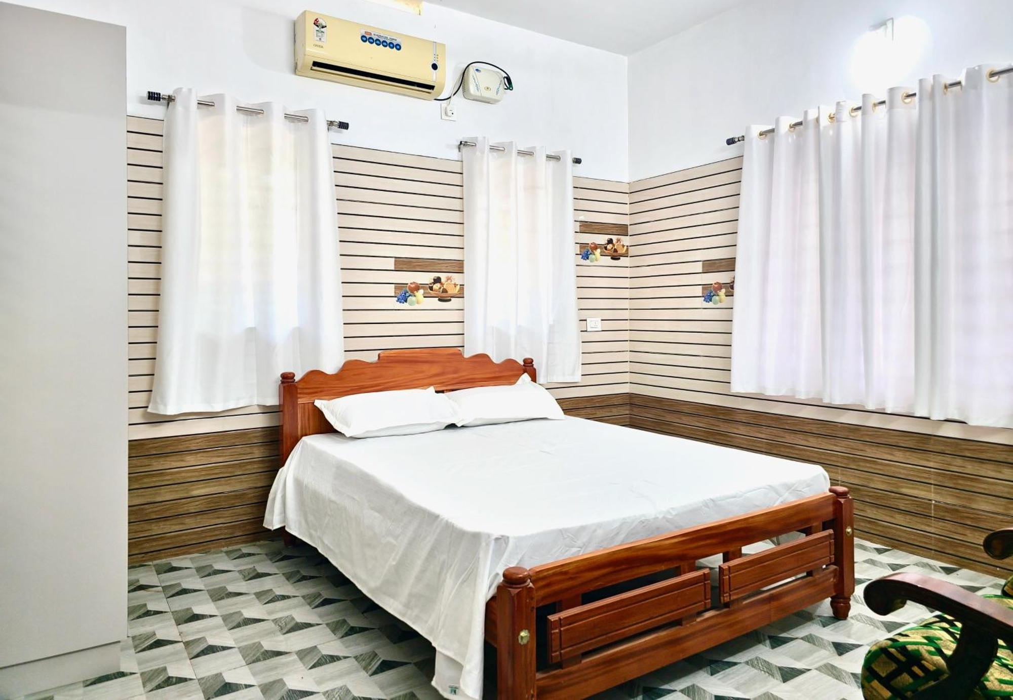 Ambili Riverfront Villa With Party Hall Irimbranallur ภายนอก รูปภาพ