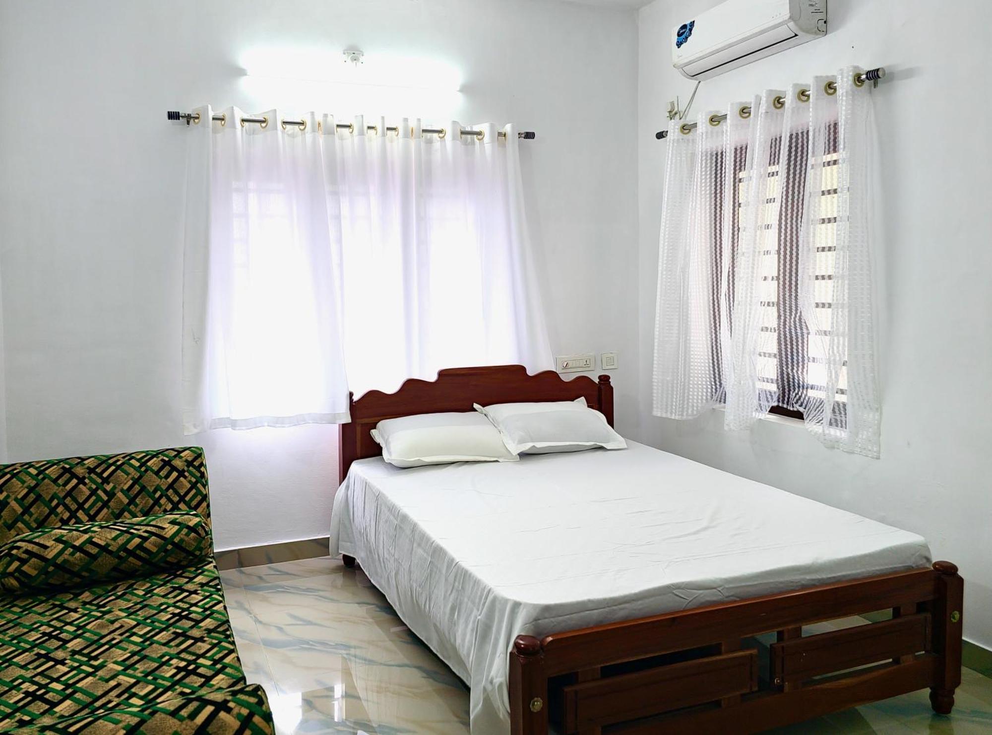 Ambili Riverfront Villa With Party Hall Irimbranallur ภายนอก รูปภาพ