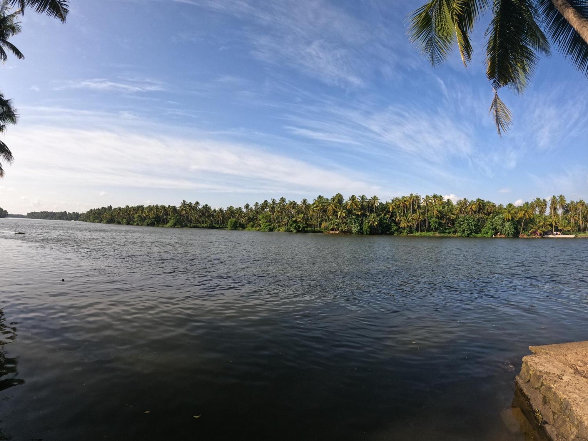 Ambili Riverfront Villa With Party Hall Irimbranallur ภายนอก รูปภาพ